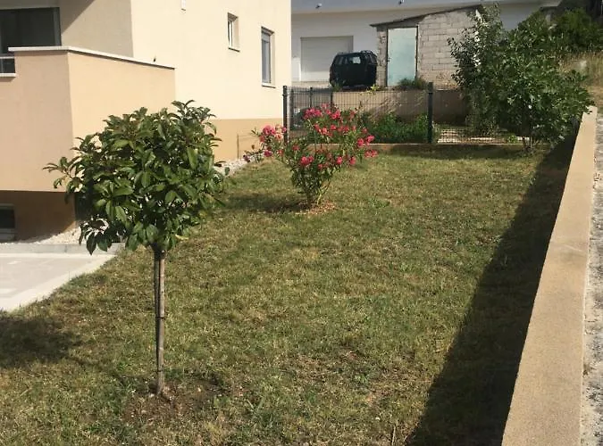 Appartamento Albatros With Private Garden,trogir