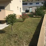 شقة Albatros With Private Garden,trogir