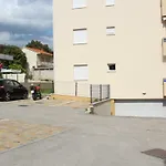 شقة Albatros With Private Garden,trogir تروغير