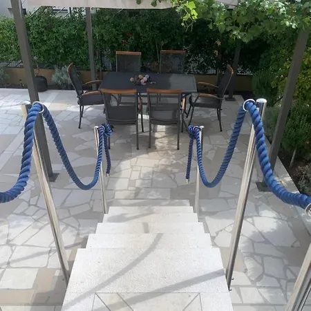 Albatros With Private Garden,trogir *
