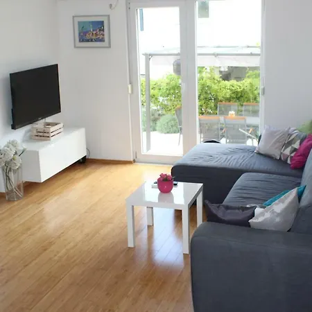 Lejlighed Albatros With Private Garden,trogir Trogir