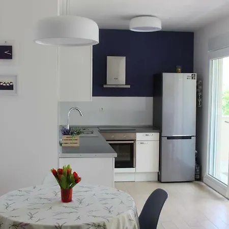 Albatros With Private Garden,trogir