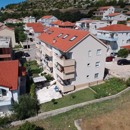 Lejlighed Albatros With Private Garden,trogir *
