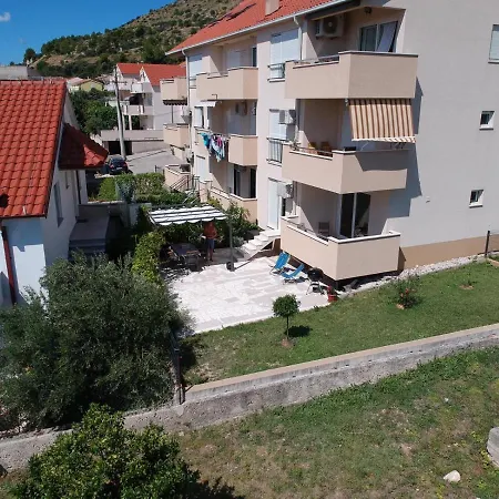 Lejlighed Albatros With Private Garden,trogir