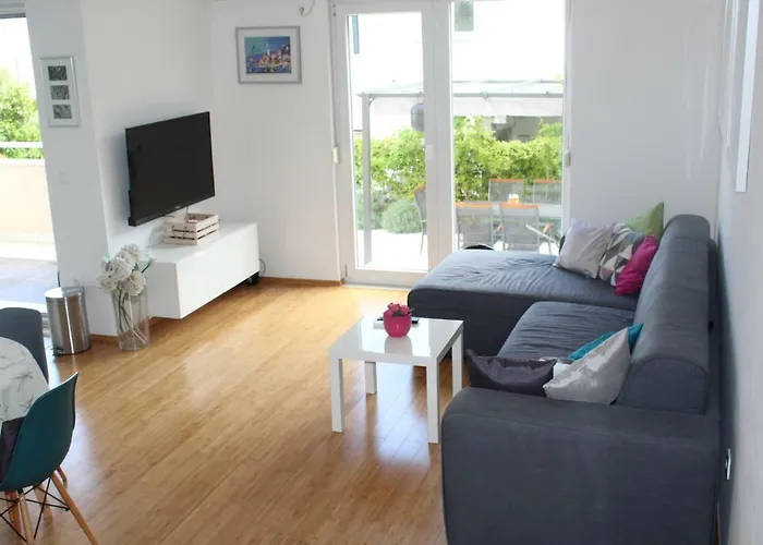 Lejlighed Albatros With Private Garden,trogir Trogir