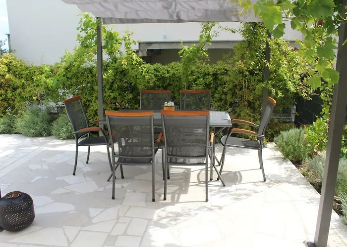 Lejlighed Albatros With Private Garden,trogir *