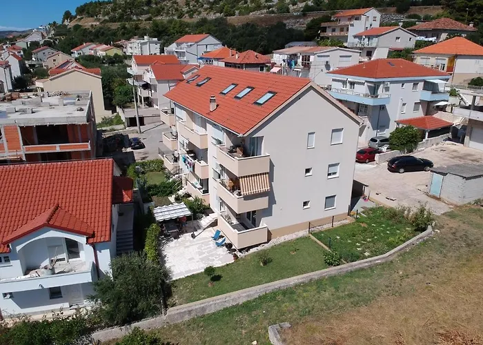 Lejlighed Albatros With Private Garden,trogir *