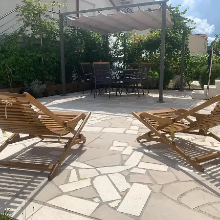 Albatros With Private Garden,trogir * Traù