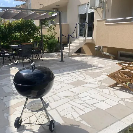 Albatros With Private Garden,trogir Appartamento Traù