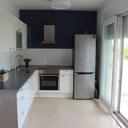 Appartamento Albatros With Private Garden,trogir Traù